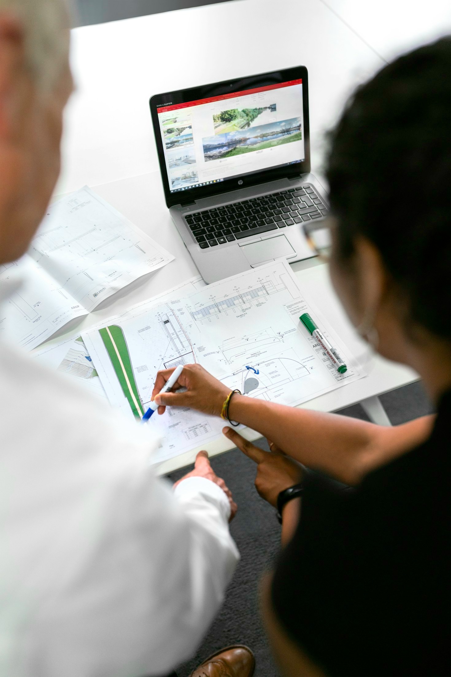 Tecnologia e design na gestão de serviços administrativos